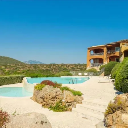 Сasa de vacaciones Supreme Location With Pool At Cala Sassari *